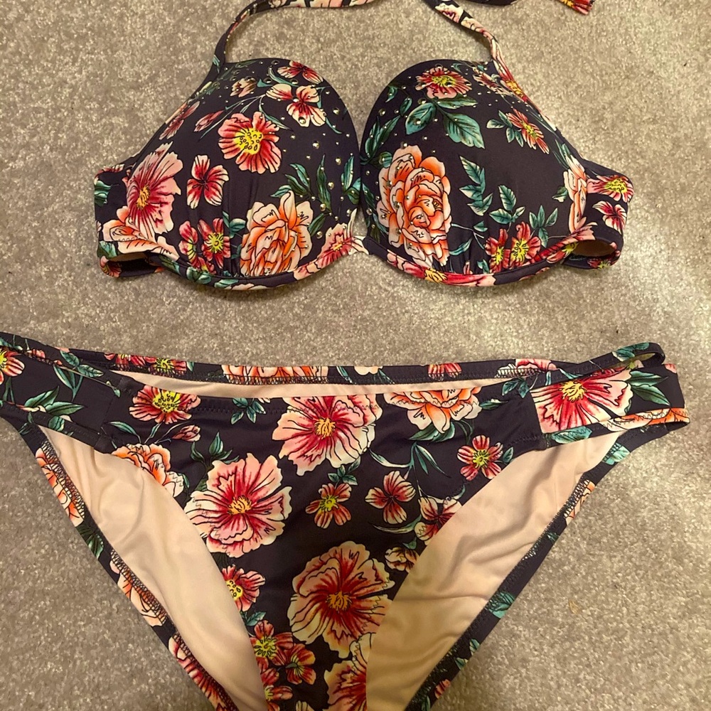 🌸SHADE & SHORE floral push-up bikini🌸